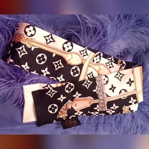 LOUIS VUITTON Scarf For Winter, Made In Paris